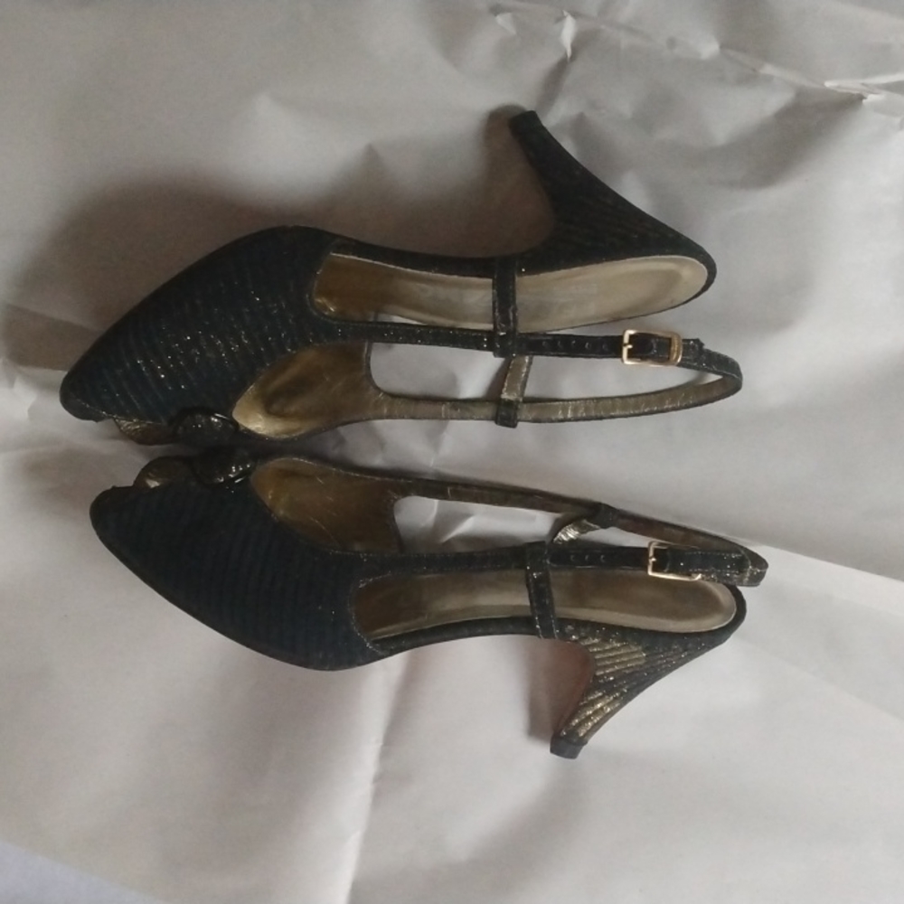 Ferragamo size 5.5, blk and gold heels